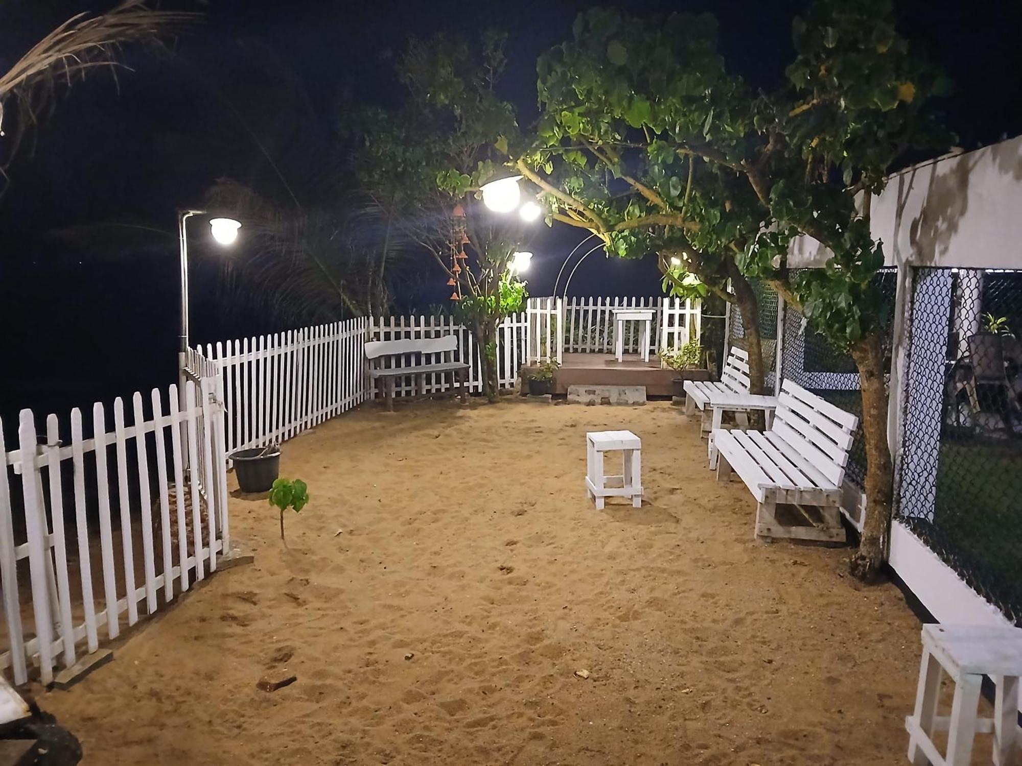 Ashen'S Beach House Bussa Exterior foto