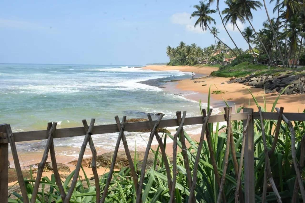 Ashen'S Beach House Bussa Exterior foto